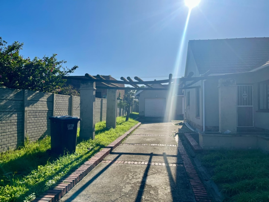 To Let 3 Bedroom Property for Rent in Pinelands Western Cape